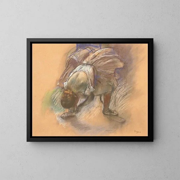 Tancerka poprawiająca swoją baletkę - Edgar Degas — oprawiony obraz na ścianie