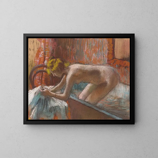 Kobieta wychodząca z kąpieli - Edgar Degas — oprawiony obraz na ścianie