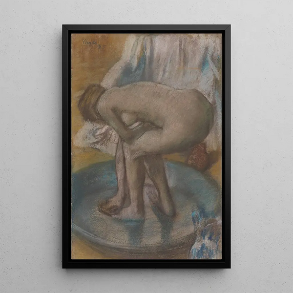 Kobieta kąpiąca się w płytkiej wannie - Edgar Degas — oprawiony obraz na ścianie