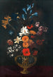 Kwiaty w ozdobnym wazonie na stole - Giacomo Recco — widok dzieła