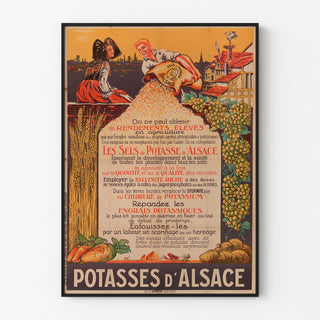 Plakat reklamowy vintage Potasses d’Alsace, w cienkiej ramie na jasnej ścianie.