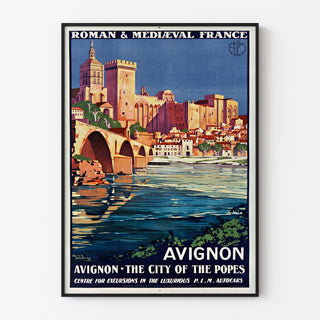 Plakat turystyczny vintage – Avignon, Roman & Mediaeval France, oprawiony w cienką ramę na jasnej ścianie.