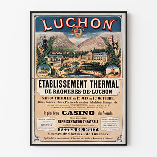 Wintage plakat Bagnères-de-Luchon, uzdrowisko, pokazany w cienkiej ramie na jasnej ścianie.