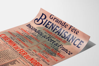 Plakat vintage Fort-de-France, festyn dobroczynny, pokazany na zaokrąglonej kartce, widok z perspektywy.