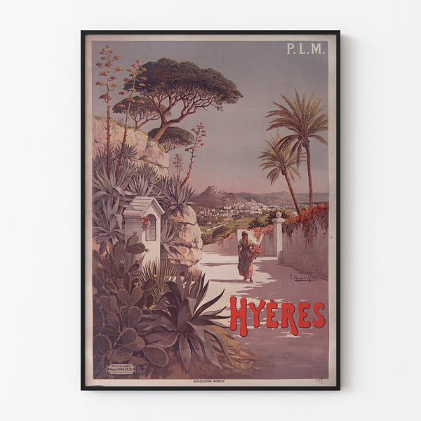 Vintage plakat P. L. M. Hyères, w cienkiej ramie na jasnej ścianie.