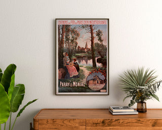 Wintage plakat Paray-le-Monial, pociąg, w ramie nad drewnianą komodą, między roślinami.