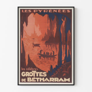 Plakat vintage Pireneje, Grottes de Bétharram, w cienkiej ramie na jasnej ścianie.