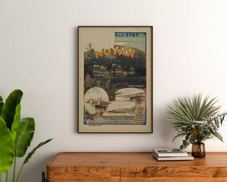 Vintage plakat Royan, Grand Casino municipal, oprawiony nad drewnianą komodą, między roślinami.