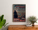 Plakat vintage Vincennes, cinquantenaire ferroviaire, oprawiony nad drewnianą komodą, między roślinami.