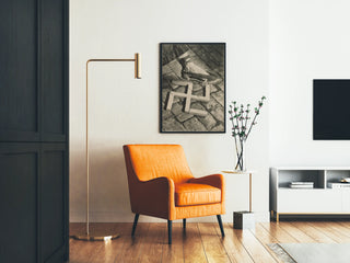 espadrille-ecrasant-une-croix-gammee-affiche