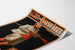 Plakat vintage zabawny Geo Sidney jako zajęta Izzy - dekoracja ścienna retro